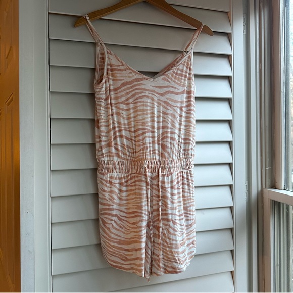 Soma Sleep Romper - Picture 1 of 4